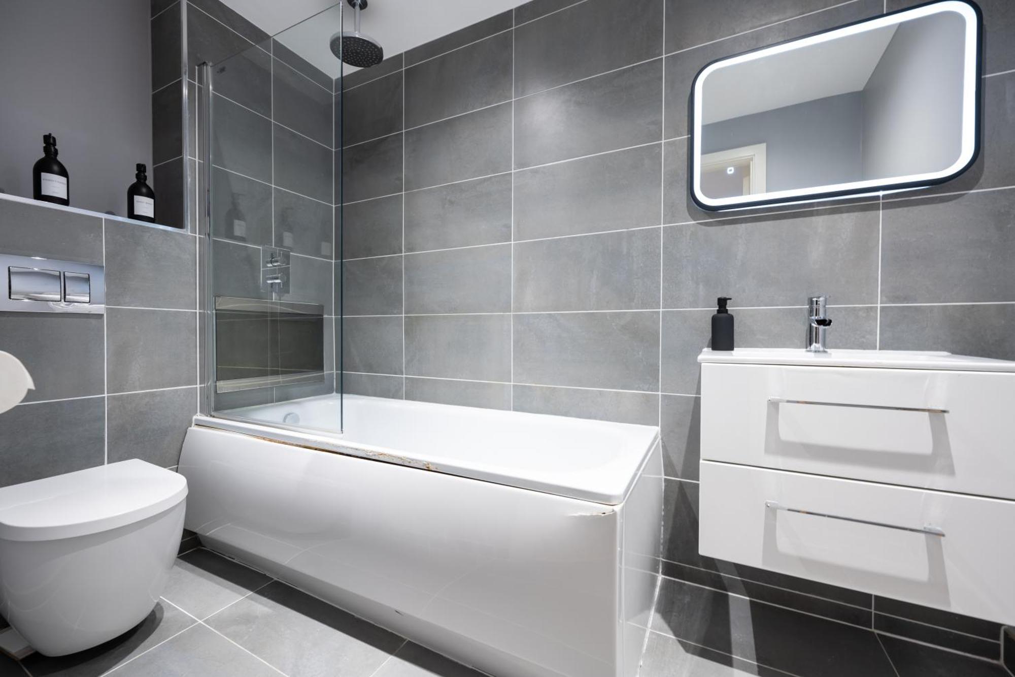 Luxury Apartment By Ocean Village Marina サウサンプトン エクステリア 写真